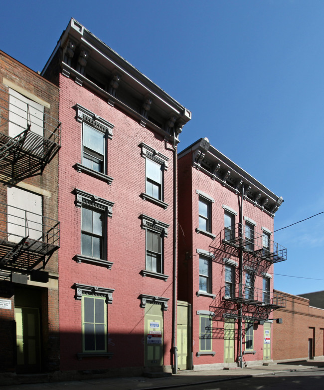 1818 Logan St in Cincinnati, OH - Foto de edificio - Building Photo