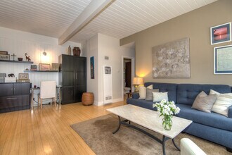 2325 Kansas Ave, Unit 1 in Santa Monica, CA - Foto de edificio - Building Photo