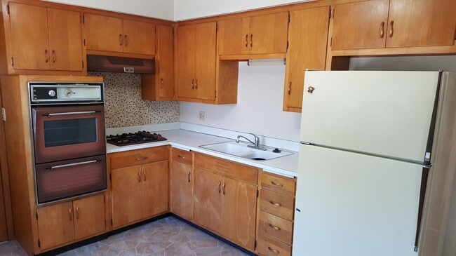 property at 1095 Elmore St