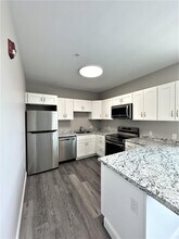 530 Chestnut St in Manchester, NH - Building Photo - Building Photo