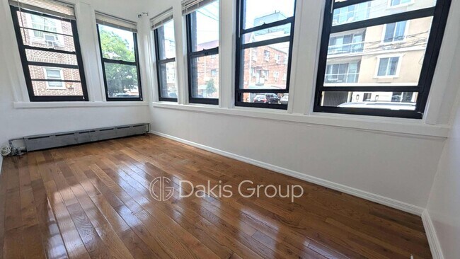 30-82-82 23rd St in Queens, NY - Building Photo - Building Photo