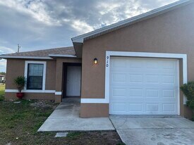 910 SE 12th Terrace in Cape Coral, FL - Building Photo