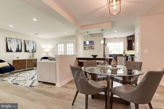 4113 S Four Mile Run Dr in Arlington, VA - Building Photo - Building Photo