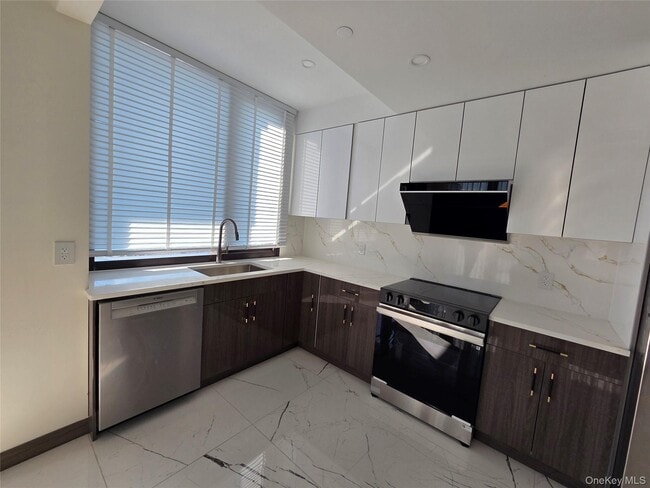 36-21 Prince St in Queens, NY - Building Photo - Building Photo