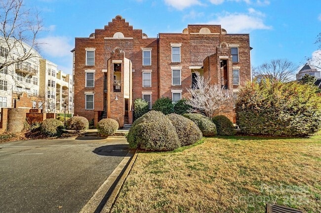 property at 328 W 6th St