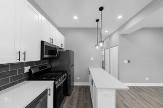 2317 W Taylor St, Unit 3R in Chicago, IL - Foto de edificio - Building Photo