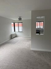 2450 Dexter Ave N, Unit 204 in Seattle, WA - Building Photo - Building Photo