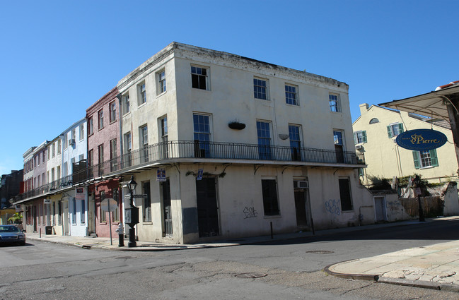 841 Burgundy St in New Orleans, LA - Building Photo - Building Photo