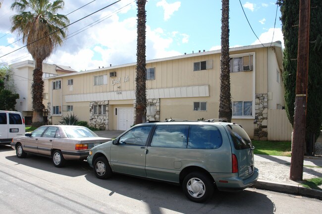 Coral Isle Apartments in Van Nuys, CA - Building Photo - Building Photo