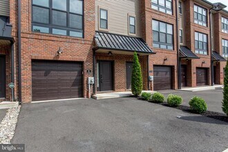 25 Sienna Pl in Feasterville-Trevose, PA - Building Photo - Building Photo