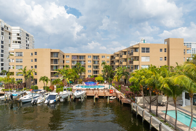 Rio Espana Condominiums in Pompano Beach, FL - Building Photo - Building Photo