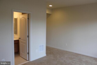 43328 Foyt Terrace in Ashburn, VA - Foto de edificio - Building Photo