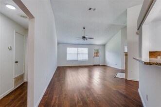 1940 Helen Ln in Lewisville, TX - Building Photo - Building Photo