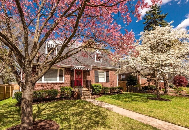 property at 4712 Fitzhugh Ave