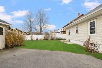 87 Grosvenor Ave in East Providence, RI - Building Photo - Building Photo