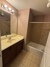 4606 Le Villas in San Antonio, TX - Foto de edificio - Building Photo