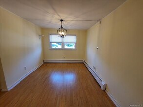 57 N Lewis Ave in Lindenhurst, NY - Building Photo - Building Photo