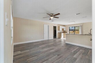 140 S Marjorie Ct in Merritt Island, FL - Foto de edificio - Building Photo