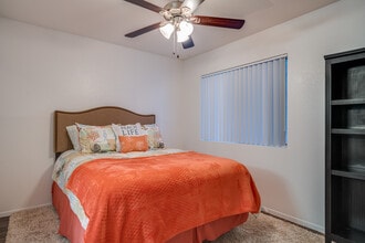 Palm Aire Apartments in Phoenix, AZ - Building Photo - Interior Photo