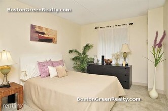 100 Ocean View Dr in Boston, MA - Building Photo - Building Photo