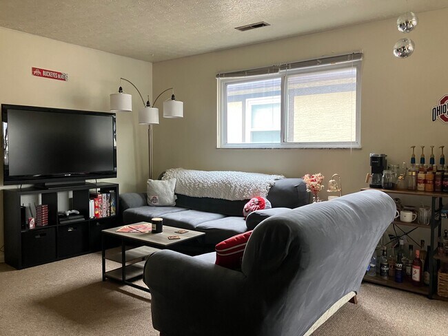 110 W Norwich Ave, Unit 1B in Columbus, OH - Building Photo - Building Photo