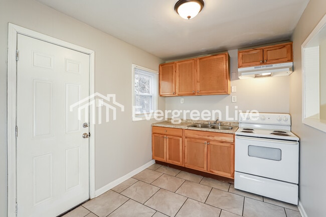 7409 Walrond Ave in Kansas City, MO - Building Photo - Building Photo