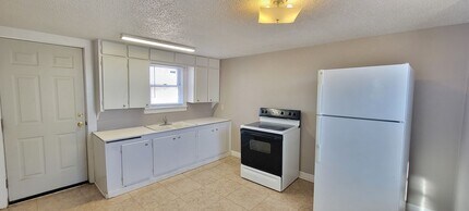 1103 N Boston Ave in Portales, NM - Building Photo - Building Photo