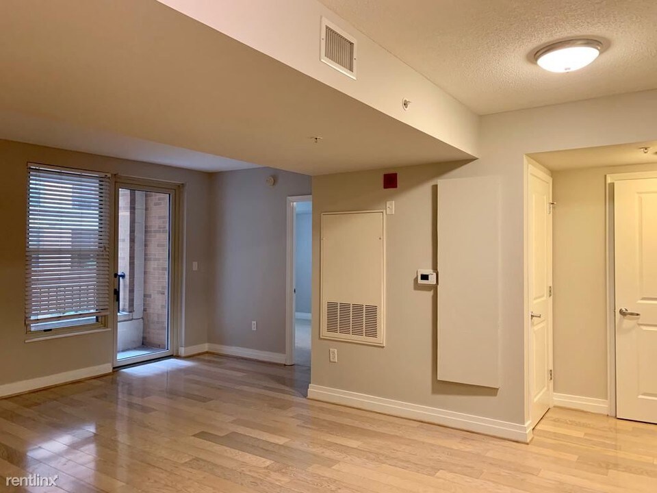 915 E St NW-Unit -Unit 414 in Washington, DC - Building Photo