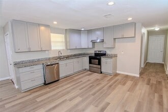 904 Mobile Dr in Pasadena, TX - Building Photo - Building Photo