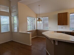 2344 Sierra Madre Ave in Clovis, CA - Building Photo - Building Photo