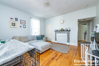 5 Munroe St, Unit 2 in Somerville, MA - Foto de edificio - Building Photo