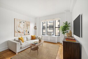 221 W 82 St in New York, NY - Building Photo