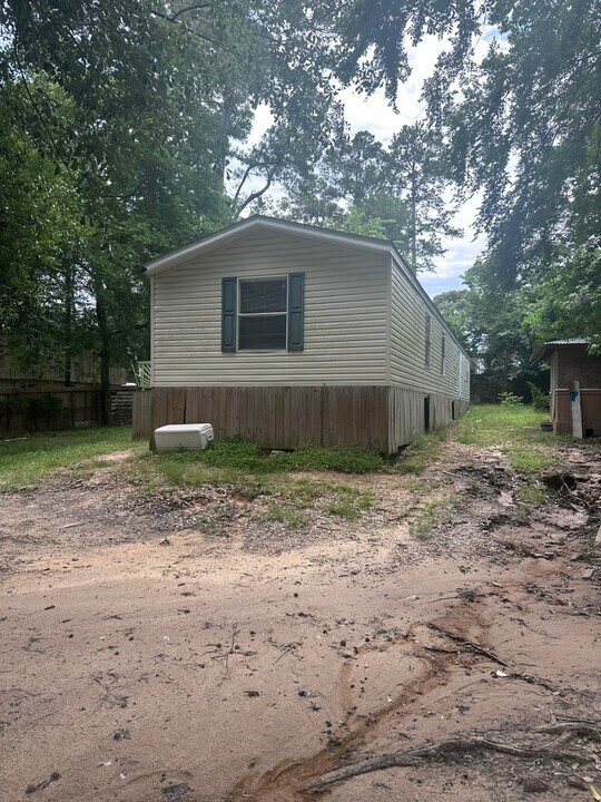 20183 Lakeway Ln in Montgomery, TX - Building Photo
