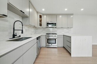 8234 Blackburn Ave in Los Angeles, CA - Building Photo - Building Photo