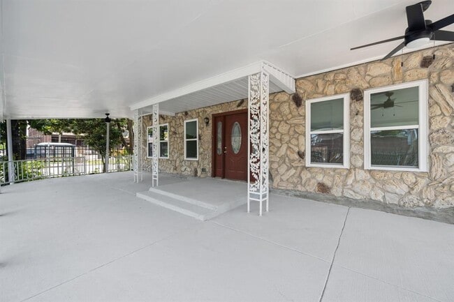 1 Greenwood St in Houston, TX - Building Photo - Building Photo