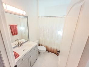 4110 Andover Cay Blvd in Orlando, FL - Building Photo - Building Photo