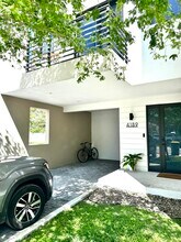 4189 N Oak Pl in Dania Beach, FL - Building Photo - Building Photo