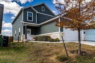 266 Jaycen Ln in New Braunfels, TX - Building Photo - Building Photo