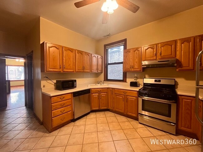 property at 3110 N Kenmore Ave