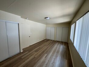 13750 Vanowen St, Unit #12 in Los Angeles, CA - Building Photo - Building Photo