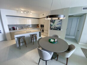 4111 S Ocean Dr in Hollywood, FL - Building Photo - Building Photo