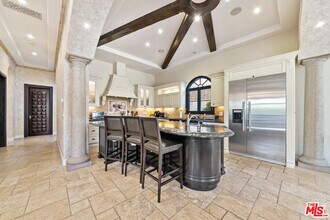 458 Flores St in Los Angeles, CA - Building Photo - Building Photo