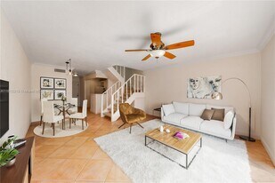 8650 SW 67th Ave in Pinecrest, FL - Building Photo