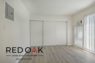 1327 Laurel Ave in West Hollywood, CA - Building Photo - Building Photo
