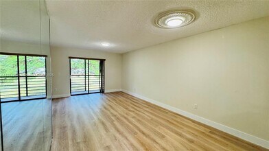 14847 SW 104th St in Miami, FL - Building Photo - Building Photo