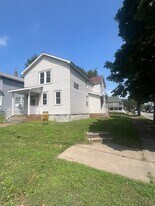 704 W 4th St in Erie, PA - Building Photo