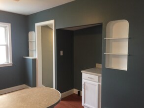 17210 Mapleboro Ave in Maple Heights, OH - Foto de edificio - Building Photo