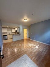 8758 NE Delamere Way in Beaverton, OR - Building Photo - Building Photo