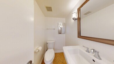 13055 Moorpark St in Los Angeles, CA - Building Photo - Building Photo