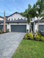 7646 Rockefeller Dr in Naples, FL - Building Photo